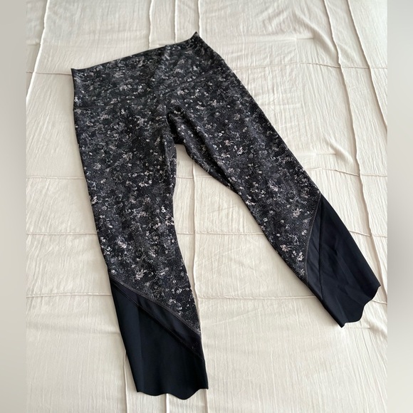 Lululemon Abstract Floral Mesh Panel Leggings – Size 10 - Picture 2 of 4